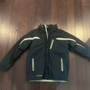 Columbia Large men’s ski /winter jacket. Black and gray.